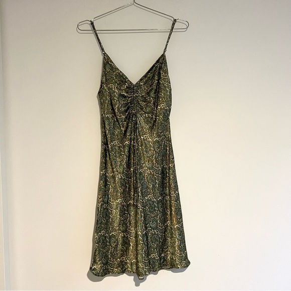 Viral Zara Green Printed Dress - Picture 2 of 6